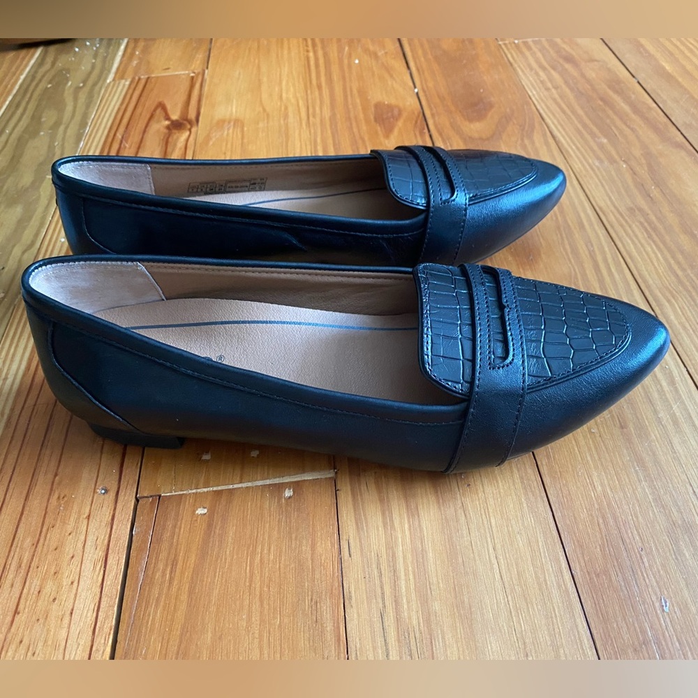 Vionic loafers